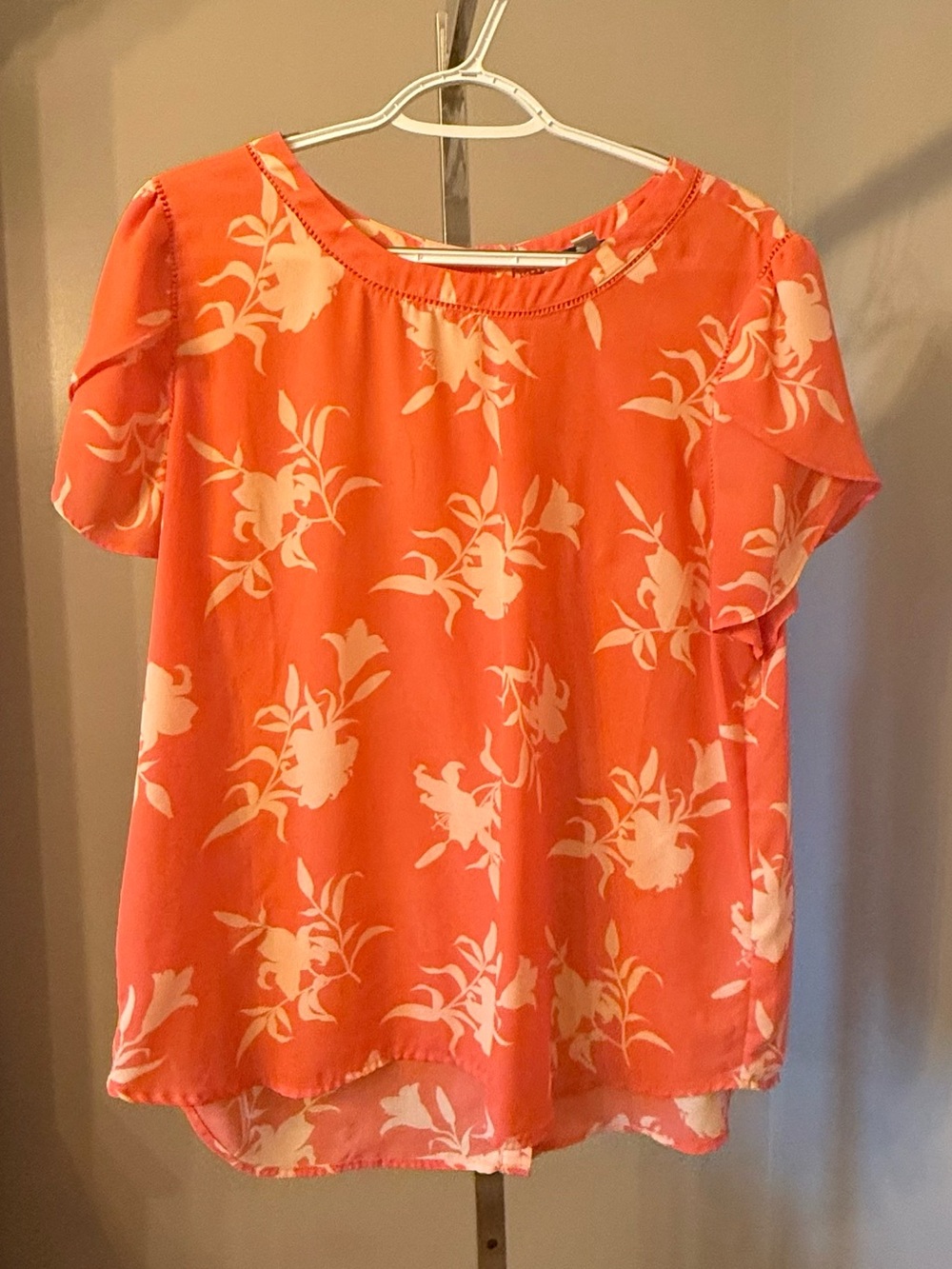 41 Hawthorn Coral Floral Button-Back Blouse